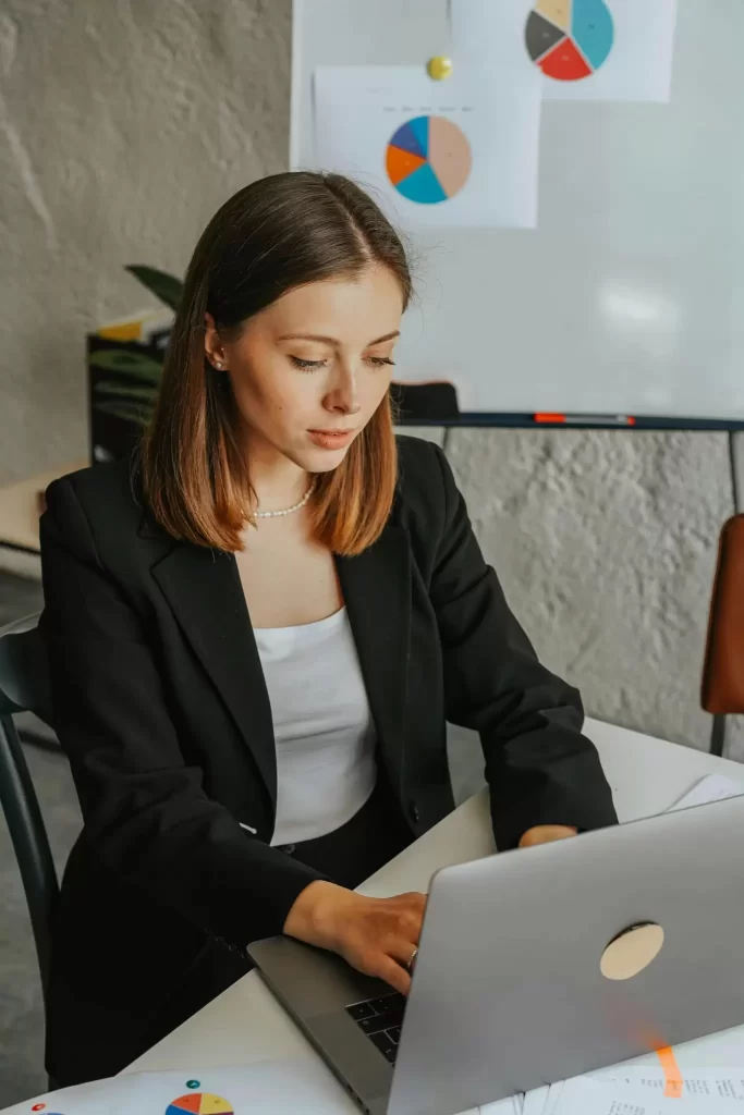 Profesionales de AtenciónPsi en consulta online